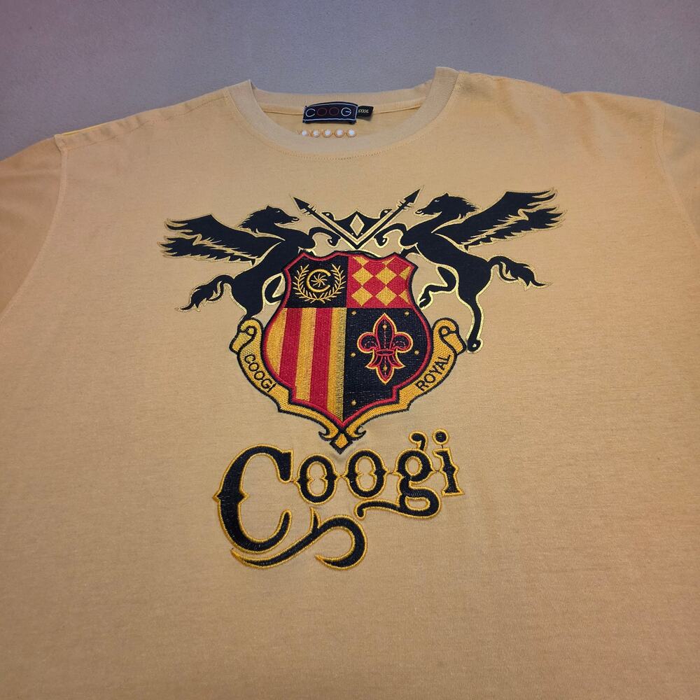 COOGI Vintage Y2K Royal Shield Crest Embroidered T-Shirt Yellow Gold Sz 4XL